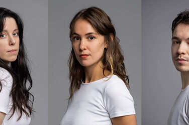 Collage aus drei Porträts von jeweils einer Person im weißen T-Shirt.