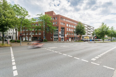 Photo of a building on Hohe Straße in Dortmund, with Hohe Straße and a passing vehicle in front of it.
