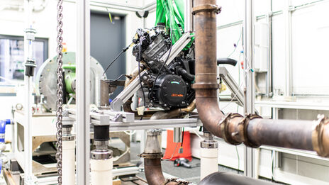 Photo of the test bench with the gasoline engine drives project under construction.