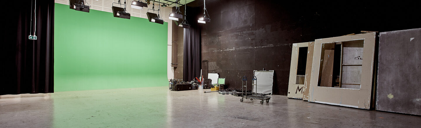 Room shot of the film studio with a view of the green screen. __ Room shot of the film studio with a view of the green screen.
