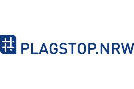 Logo of the PlagStop.nrw project, on the left a white hashtag on a blue background, on the right next to it in capital letters PLAGSTOP.NRW