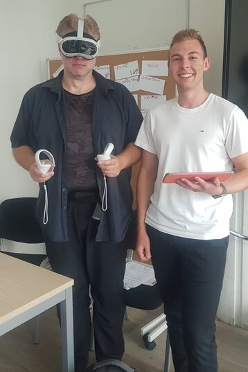 Leon Sachweh and Marcel Mitas (Fachhochschule Dortmund) and Ansgar Rahmacher (mpool consulting GmbH) show how VR glasses and other assistance systems work.