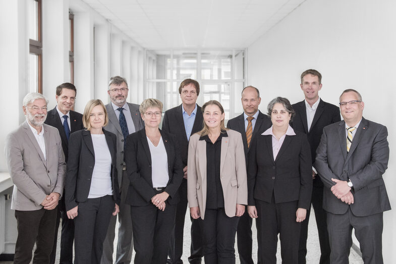 Gruppenfoto von 11 Personen, IDiAL Forscherinnen, Forscher und Geschäftsführung