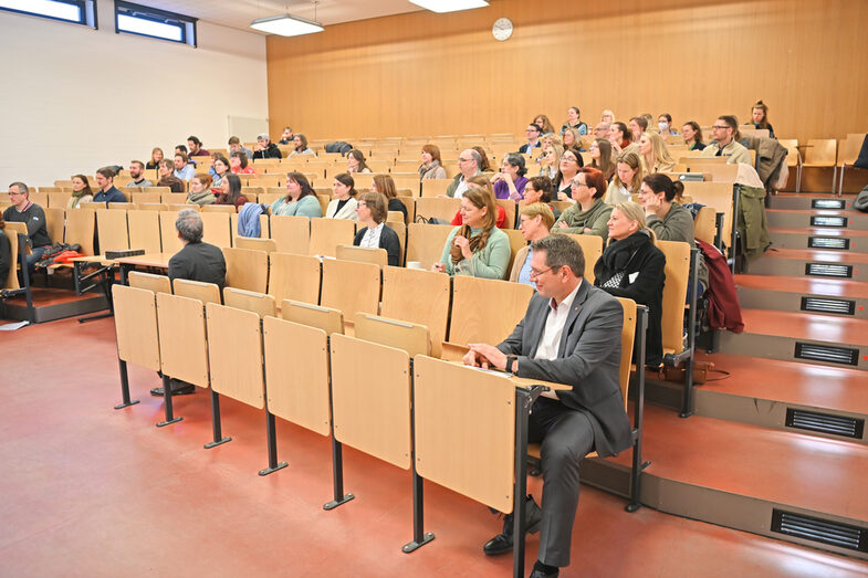 Plenum im Hörsaal beim Kick-Off zur Gemeinwohl-Ökonomie.