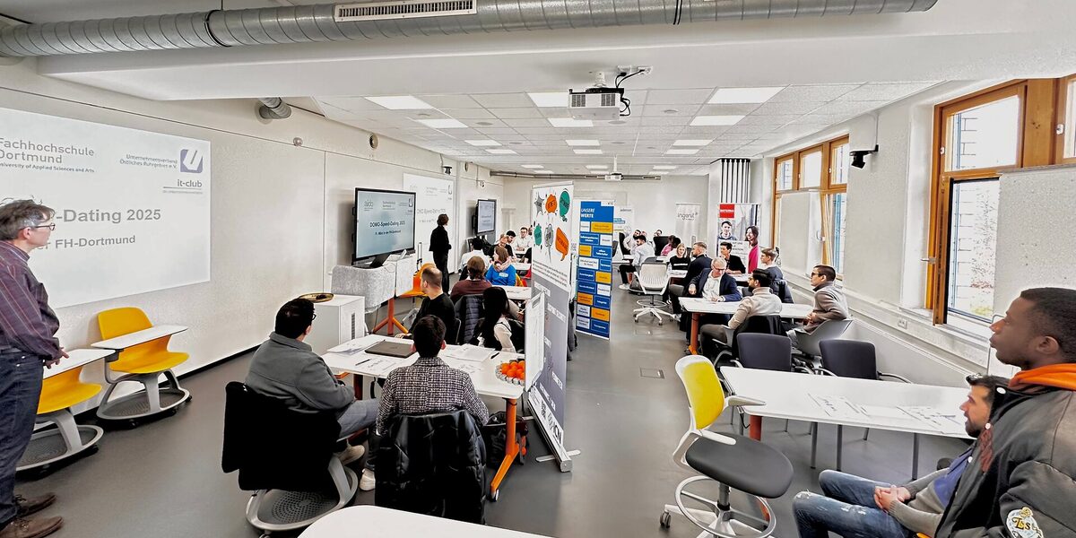 Ein Foto während der Begrüßung der Studierenden und Stipendiengeber beim DOMO 2025