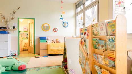A room with toys and books for small children, as is usual in a day care center.