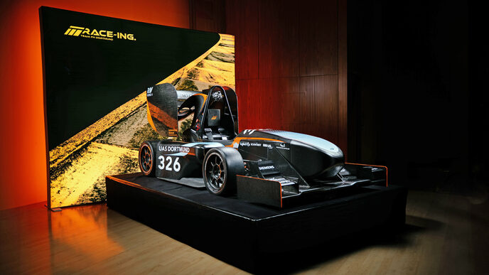 The Fachhochschule Dortmund racing car stands on a podium