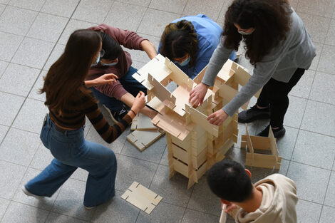 Pupils from Steinbart-Gymnasium Duisburg assembling a card sculpture.