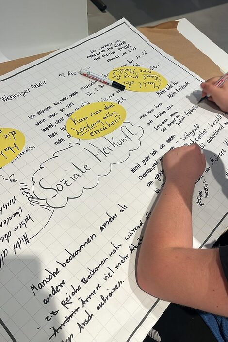Close-up of a person describing a poster during the Nordstern meeting