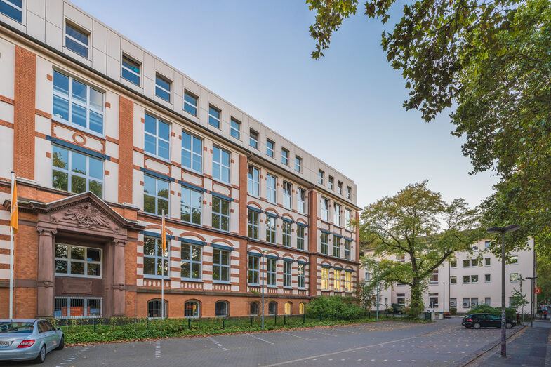 Gebäudeaufnahme des Altbaus an der Sonnenstraße.