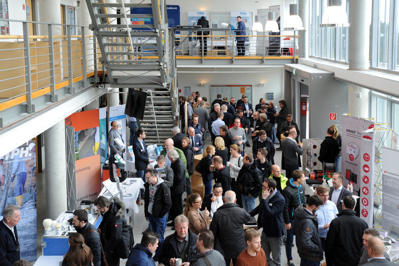 Bauforum: Visitors and exhibitors at the event photographed from above